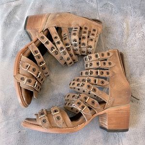 Freebird by Steven Cassandra size 6 Tan